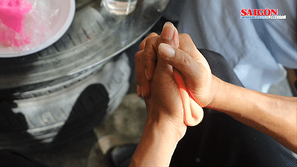 Người thổi hồn cho tò he ở Huế