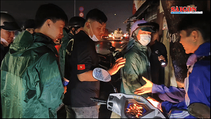 TPHCM: Những thanh niên ngày đêm hỗ trợ người dân gặp khó