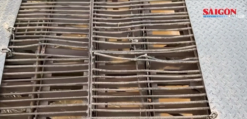 Lâm Đồng: "Rùng mình" đi qua cầu sắt xuống cấp nặng