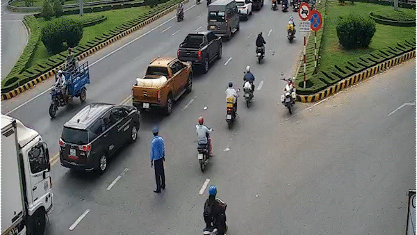 Cầu Rạch Miễu (hướng Tiền Giang đi Bến Tre) ùn ứ phương tiện