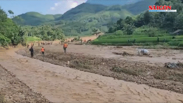 Số người chết và mất tích do bão lũ tăng lên 345 người