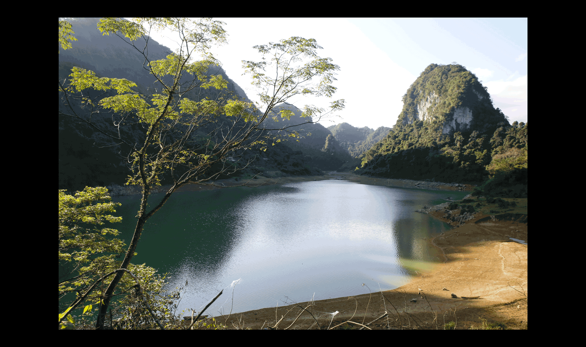 Đông Bắc ẩn hiện trong mây ảnh 2