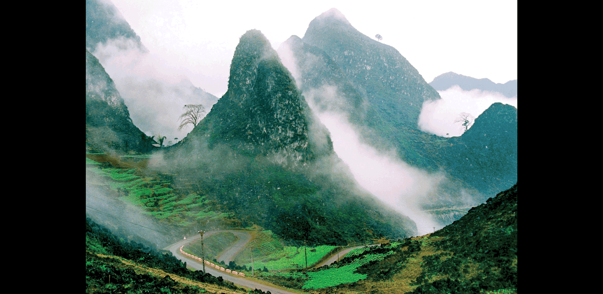 Đông Bắc ẩn hiện trong mây ảnh 4