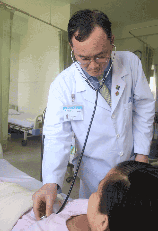 Cấp cứu kịp thời bệnh nhân u nang buồng trứng và u xơ tử cung to ảnh 1