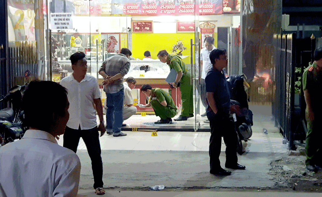 Công an TPHCM thông tin bắt 3 nghi can cướp tiệm vàng ở huyện Hóc Môn