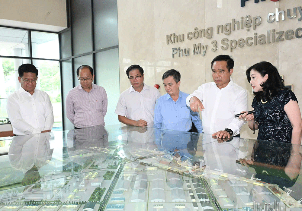 2-chu-tich-ubnd-tphcm-nguyen-van-duoc-7-anh-viet-dung-111-614.gif