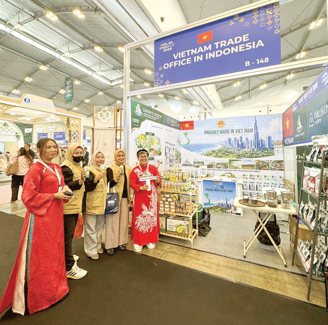 B2--Gian-hàng-của-Thương-vụ-Việt-Nam-tại-Indonesia.gif