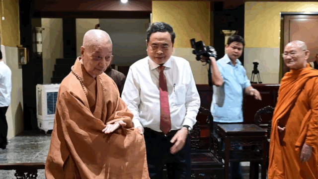Chủ tịch Quốc hội Trần Thanh Mẫn thăm Đại lão Hòa thượng Thích Trí Quảng