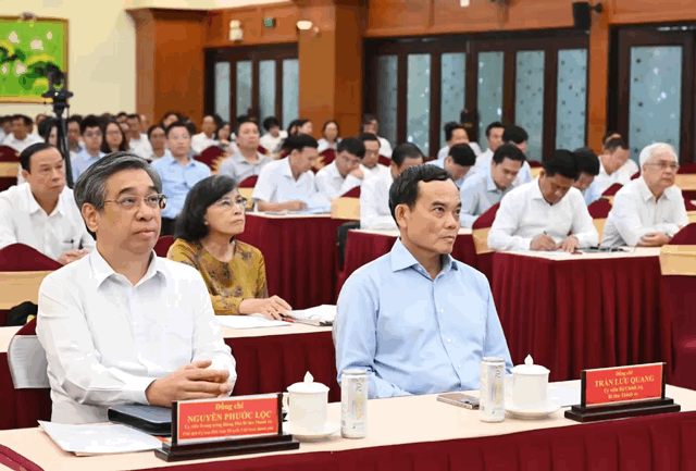 TPHCM tiên phong hiện thực hóa Nghị quyết số 10 của Bộ Chính trị