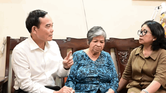 Bí thư Thành ủy TPHCM Trần Lưu Quang thăm các gia đình chính sách tiêu biểu