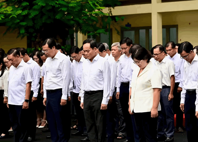 Cán bộ, công chức ủng hộ Quỹ “Vì biển đảo quê hương – Vì tuyến đầu Tổ quốc” TPHCM
