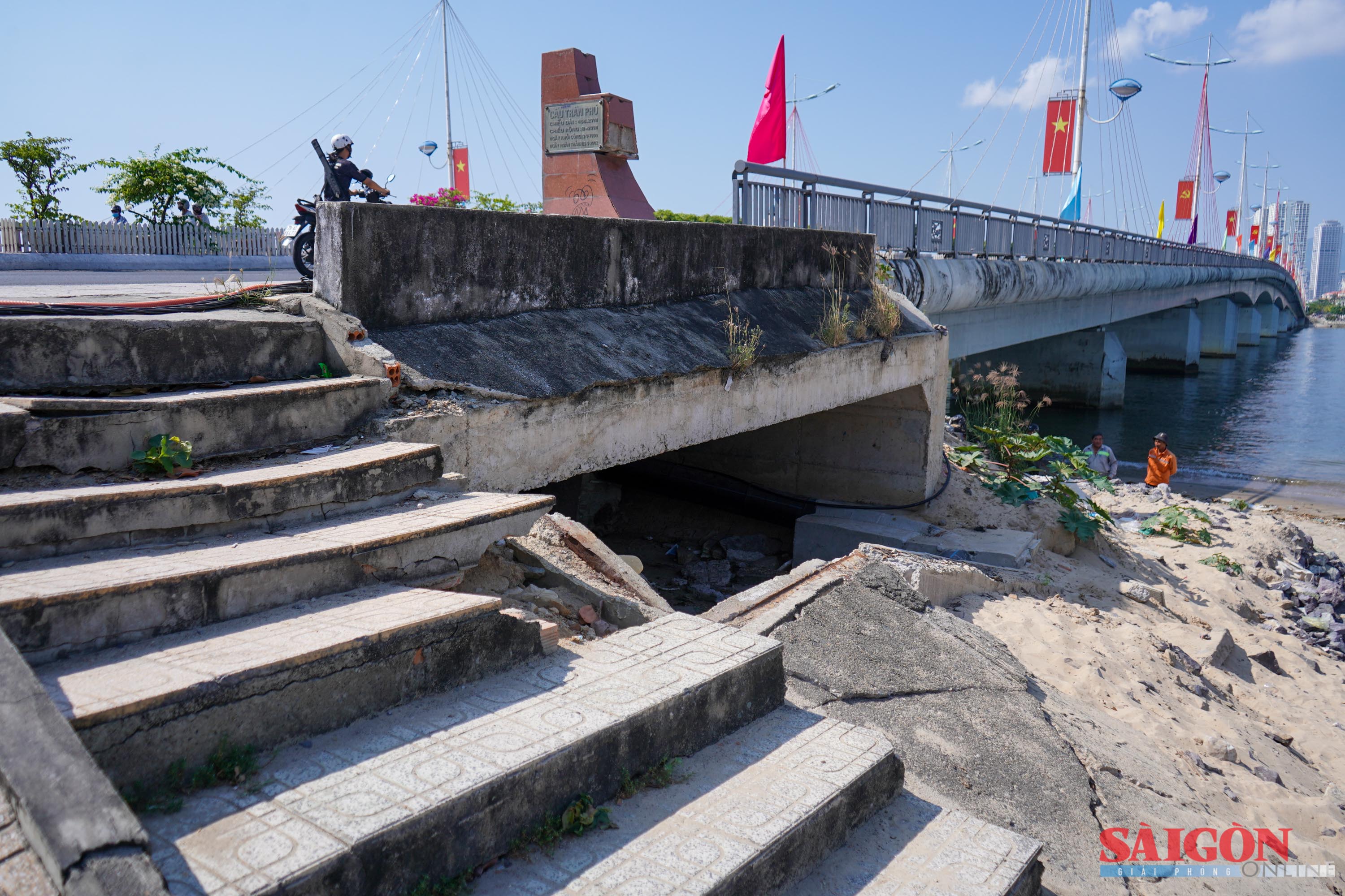 Cận cảnh cầu Trần Phú ở Nha Trang xuống cấp
