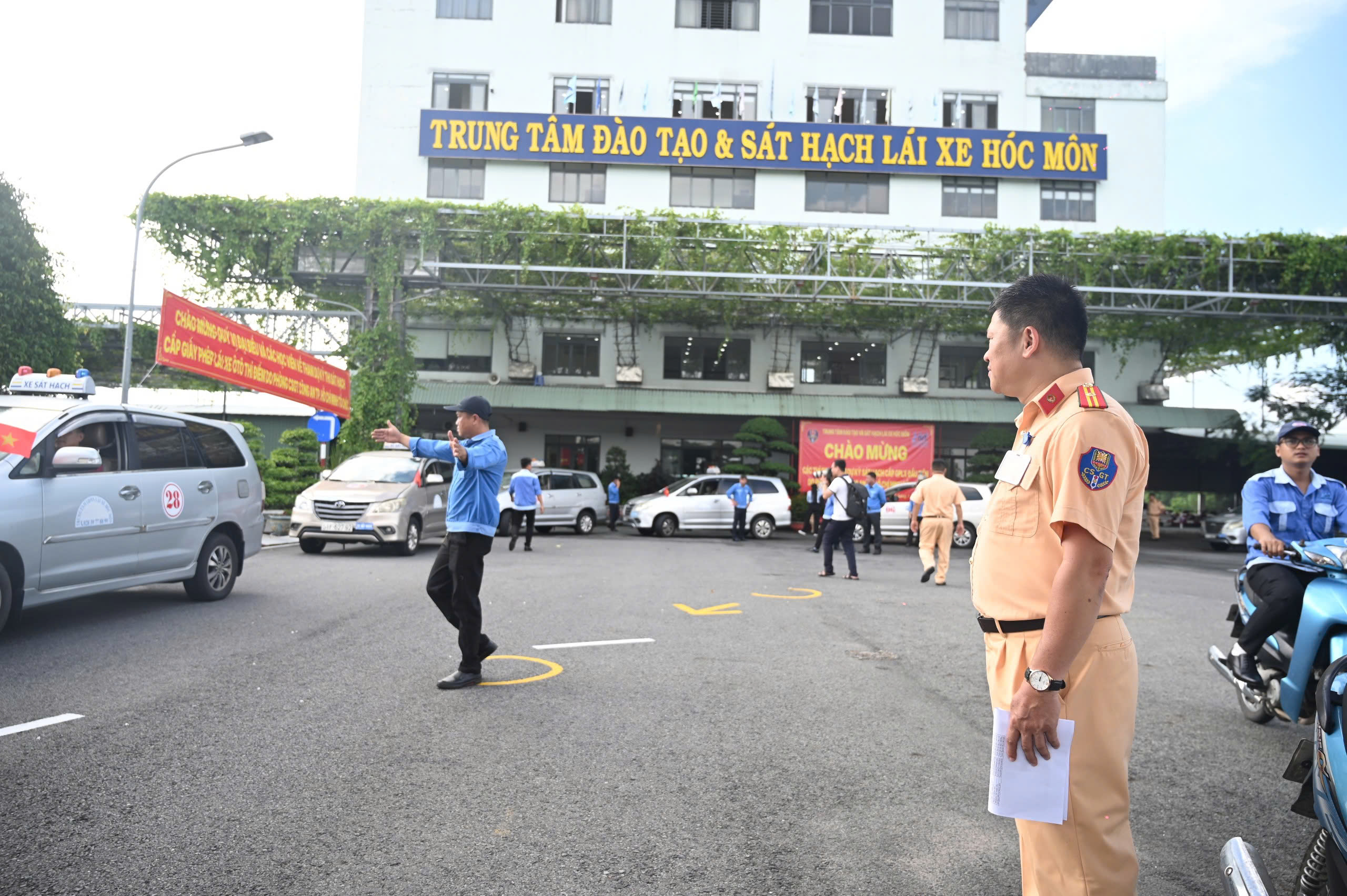CSGT TPHCM tổ chức kỳ thi sát hạch, cấp giấy phép lái xe lần đầu tiên