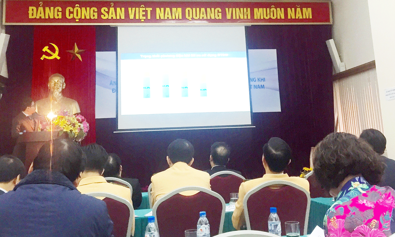 Sử dụng điện thoại di động khi điều khiển xe máy tăng hơn 20 lần nguy cơ xảy ra tai nạn ảnh 1