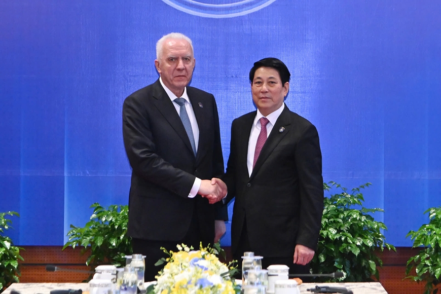 Chủ tịch nước Lương Cường tiếp Tổng Công tố Nga, ngày 25-10. Ảnh: QUANG PHÚC