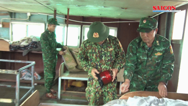 Quang Tri Province seeks ways to handle drifted iron-hulled ship