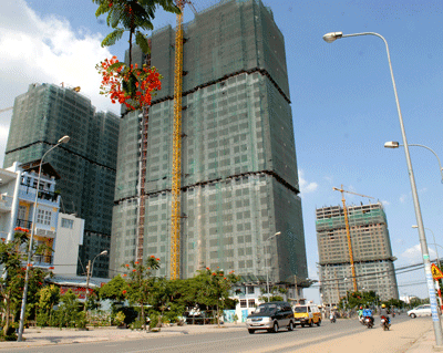 An apartment building under construction in District 8( Photo: SGGP)