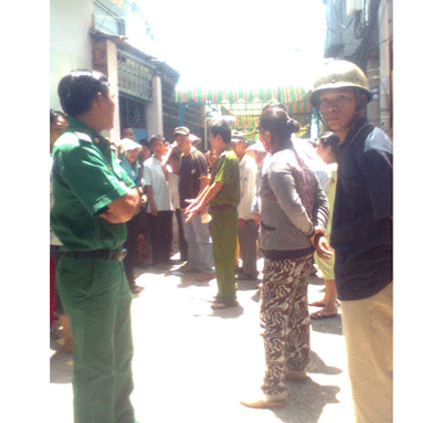 Police conducting serach of the house of Colonel Chuyen to find out evidence