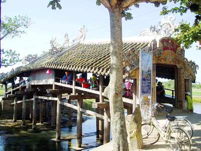 Thanh Toan Tile Bridge, where a rural market will be organised ( Photo: SGGP)