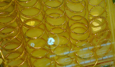 Price of gold in Vietnam rise on March 31 as there is slight increase in global price at the trading session in New York last night (Photo: U>P)