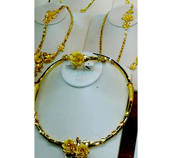 Price of gold in Vietnam remained stable at VND44.09 million a tael (1.2 ounces) on April 2 (Photo: Anh Quan)