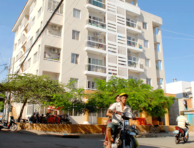 An apartment block on Ba Hom Street in District 6 is part of a social housing scheme for state-run company employees (Photo: SGGP)