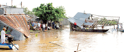 The scene after the landslide along Cua Lon River in Nam Can District, Ca Mau Province (Photo: SGGP)