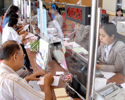 Transactions at a branch of the Southern Bank (Photo: SGGP)