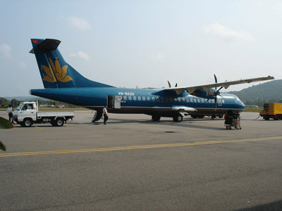 Vietnam Airlines officially opens a direct flight route from Hanoi in Vietnam to Chengdu in China (Photo: T. Han)