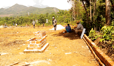 Fake graves are built on land and later the same plot is sold to people in genuine need, for a marginal profit (Photo: SGGP)