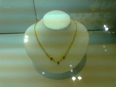 Price of gold in Vietnam surged slightly on July 3 as global price edged up at the trading session this morning (Photo: U. Phuong)