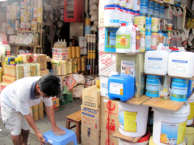 A store selling additives in Kim Bien Market in HCMC (Photo: SGGP)