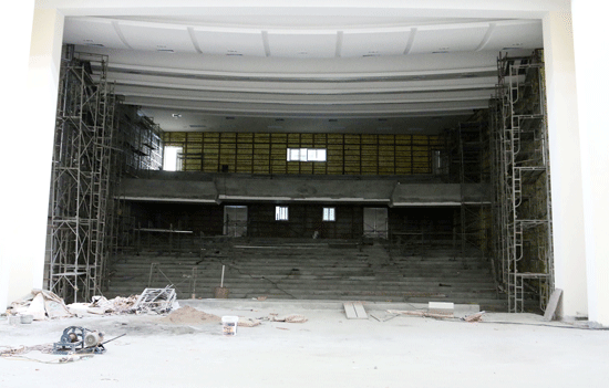 Nhà hát trăm tỷ nằm phơi mưa nắng ảnh 9