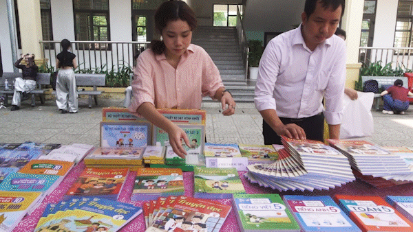 Giảm chi phí, tăng cơ hội học tập từ chính sách sách giáo khoa miễn phí