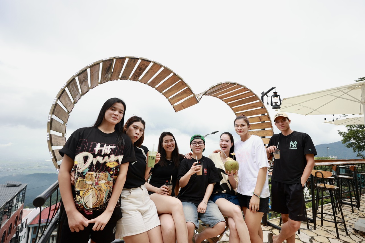 Đội tuyển bóng chuyền nữ Việt Nam "thả dáng" tại Tam Đảo