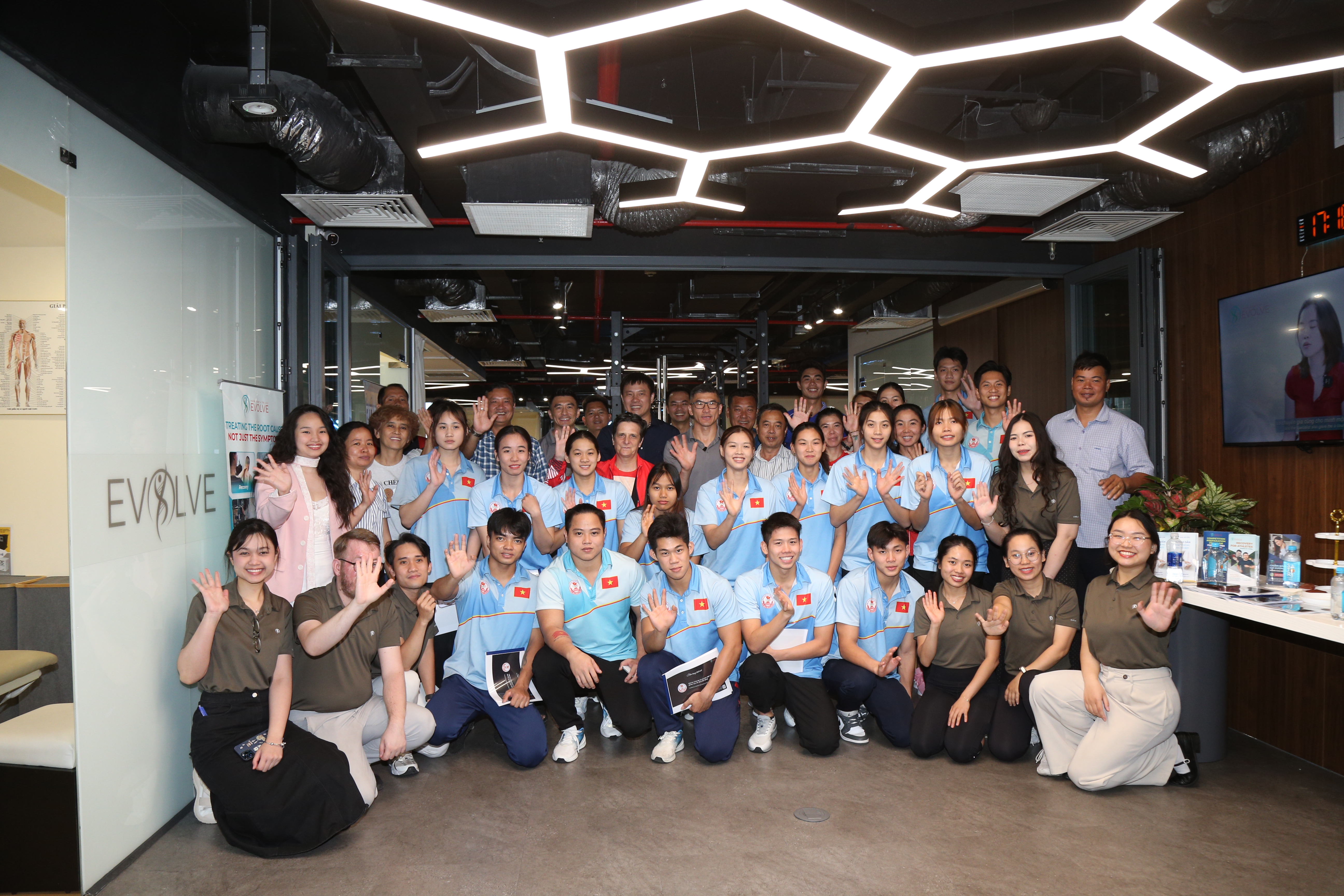 Mô hình trị liệu hiện đại song hành với tuyển thủ Việt Nam