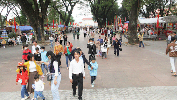 Dòng người trẩy hội, mừng chiến thắng Ngọc Hồi - Đống Đa