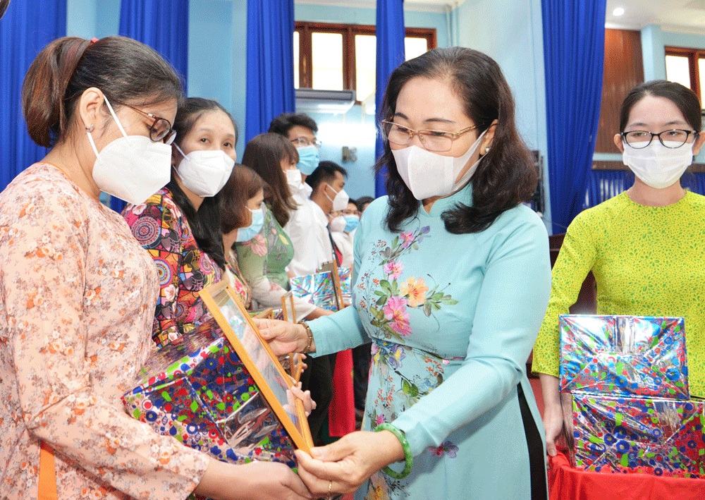 Củ Chi tôn vinh lực lượng tuyến đầu phòng chống dịch Covid-19 ảnh 2