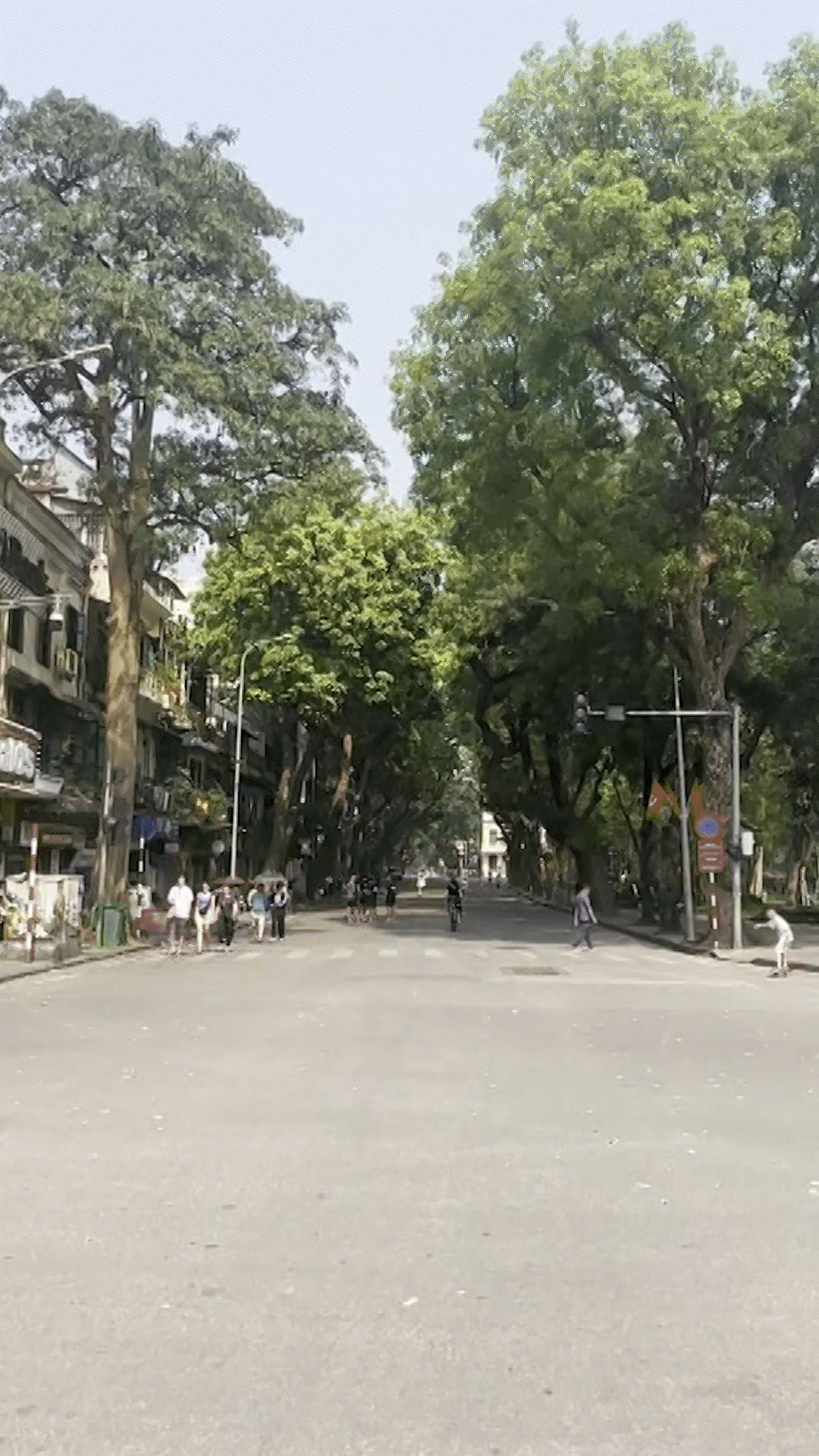 Bắc bộ bắt đầu nắng nóng diện rộng, nhiệt độ cao nhất phổ biến từ 35 đến 37 độ C. Trung bộ nhiệt độ cao nhất phổ biến từ 36 đến 38 độ C, có nơi vượt 38 độ C. Nam bộ tiếp tục có nắng nóng diện rộng. TPHCM ngày nắng nóng, đêm không mưa.