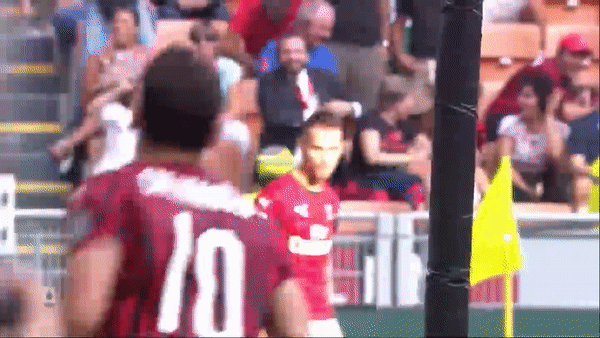 AC Milan - Brescia 1-0: Calhanoglu đánh đầu, Milan nhẹ nhàng giành 3 điểm