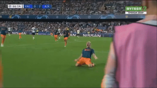 Valencia - Ajax 0-3: Hakim Ziyech, Quincy Anton Promes, Van de Beek lập công, Ajax dẫn đầu bảng H