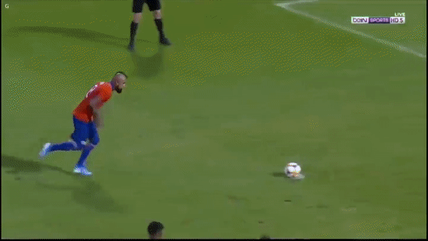 Guinea - Chile 2-3: Jean Meneses, Felipe Mora, Arturo Vidal lập công trong 10 phút