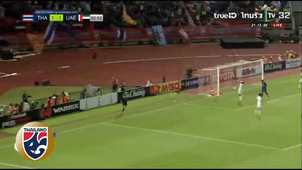 Thái Lan - UAE 2-1: Dangda, Ekanit lập công, HLV Nishino vươn lên nhất bảng G