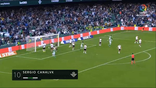 Real Betis - Valencia 2-1: Joaquin gỡ hòa, Sergio Canales kịp ghi bàn phút bù giờ