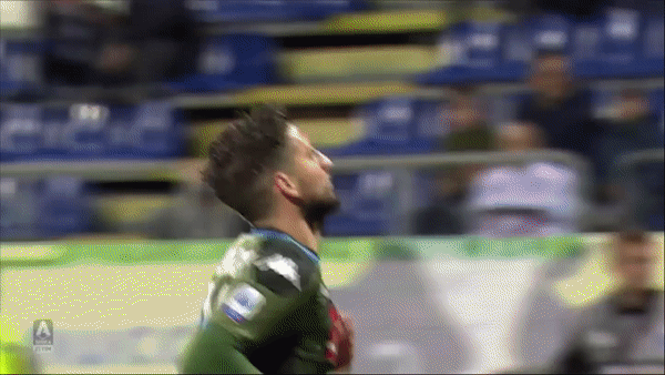 Cagliari - Napoli 0-1: Dries Mertens tỏa sáng, Napoli dễ dàng hạ Cagliari giành 3 điểm
