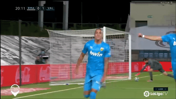 Real Madrid - Valencia 3-0: Benzema lập cú đúp, Asensio tỏa sáng, HLV Zidane còn kém Barca 2 điểm