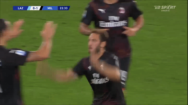 Lazio - Milan 0-3: Calhanoglu khai màn, Ibrahimovic, Ante Rebic bất ngờ hạ gục Lazio 