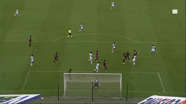 Metz - Monaco 0-1: Benoit Badiashile nhanh chân lập công, Fofana nhận thẻ đỏ