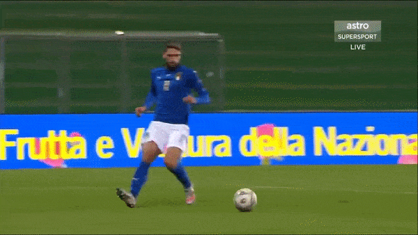 Italia - Ba Lan 2-0: Jorginho mở tỷ số từ chấm penalty, Berardi ấn định chiến thắng, Lewandowski bất lực, Goralski nhận thẻ đỏ 