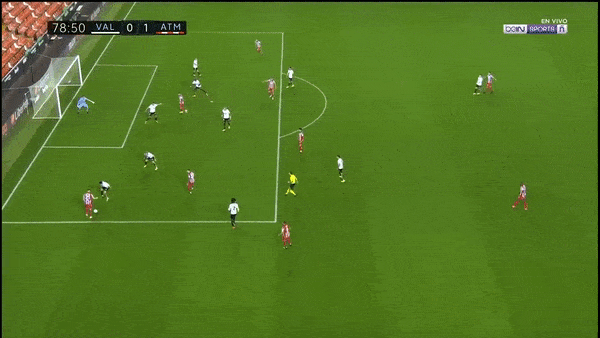 Valencia - Atletico Madrid 0-1: Toni Lato phản lưới nhà, HLV Diego Simeone giành 3 điểm may mắn tiến gần ngôi đầu La Liga